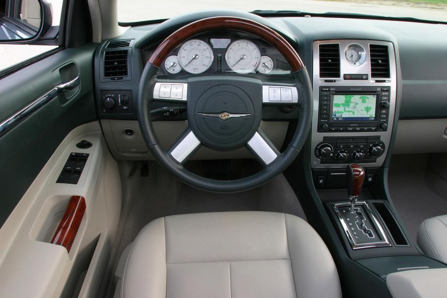 Торпедо Chrysler 300C (LX) 2005 года  (фото 63 из 120)